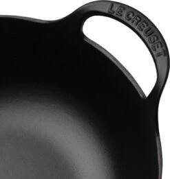 Le Creuset Wokpan / Balti Dish - Mat Zwart - ø 24 Cm / 2.7 Liter - Geëmailleerde Anti-aanbaklaag -Babyproducten 1134x1200 2