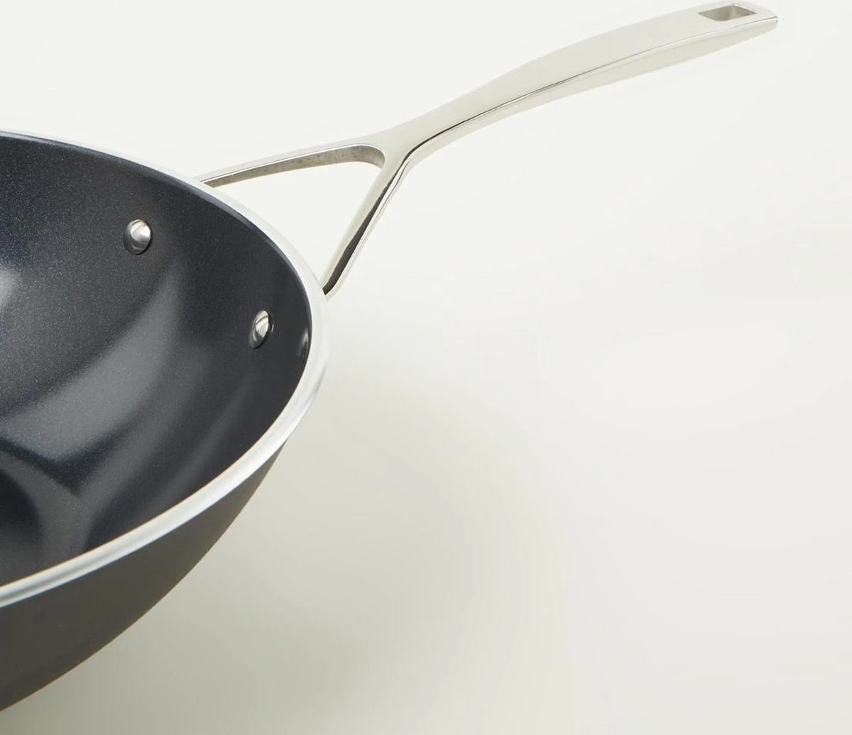 Demeyere Alu Pro Ceraforce Wok - 30 Cm 3 Demeyere Alu Pro Ceraforce Wok - 30 Cm - Afbeelding 3