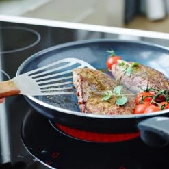 GreenPan Cambridge Hapjespan Met Deksel 24cm - Zwart - Inductie - PFAS-vrij -Babyproducten 1200x1199 7