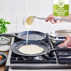GreenPan Essentials Pannenkoekenpan 24cm - Zwart - Inductie - PFAS-vrij 19 GreenPan Essentials Pannenkoekenpan 24cm - Zwart - Inductie - PFAS-vrij -Babyproducten 1200x1200 240