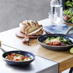 Dagelijkse Kost - Koekenpannenset 2-delig - ø20+28cm - Inductie - Anti-aanbak - PFAS-vrij 23 Dagelijkse Kost - Koekenpannenset 2-delig - ø20+28cm - Inductie - Anti-aanbak - PFAS-vrij -Babyproducten 1200x1200 250