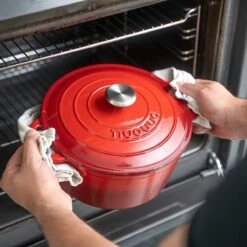 Nuovva Gietijzeren Braadpan Antiaanbaklaag Met Deksel - Sudderpan Rood - Rond - Ø24 Cm - 4.7 Liter - 100% PFAS & PFOA Vrij - Geschikt Voor Alle Warmtebronnen - Elektrisch - Gas - Halogeen - Inductie - Keramisch -Babyproducten 1200x1200 584