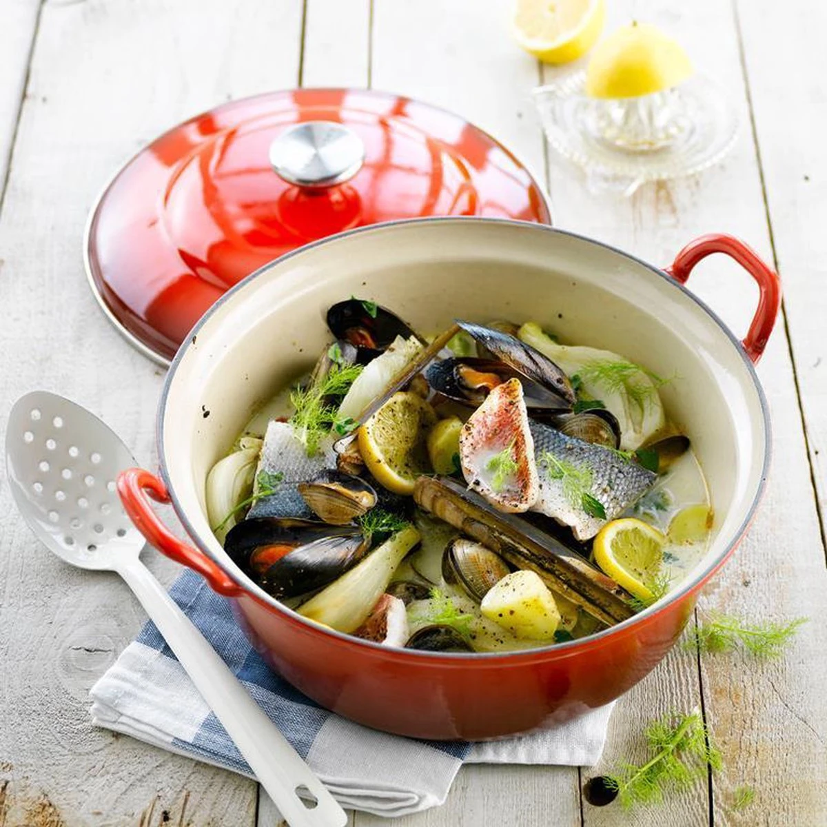 Le Creuset Braadpan Faitout Tradition Kersenrood - ø 24 Cm / 3 Liter 2 Le Creuset Braadpan Faitout Tradition Kersenrood - ø 24 Cm / 3 Liter - Afbeelding 2