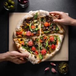 Navaris Pizzasteen XL Voor Oven En Barbecue - Rechthoekige Pizzaplaat 38 X 30 Cm - Inclusief Pizzaschep Met Extra Lang Handvat En Receptenboek -Babyproducten 1200x1200 874