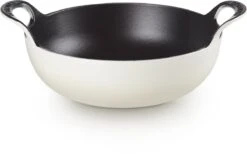 Le Creuset Gietijzeren Balti-pan In Meringue 24 Cm 2,7l 7 Le Creuset Gietijzeren Balti-pan In Meringue 24 Cm 2,7l -Babyproducten 1200x747