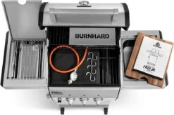Burnhard Gas BBQ FRED JR. Deluxe - 2 Branders - Incl. Keramische Infraroodbrander & Afdekhoes - Deluxe -Babyproducten 1200x797 3