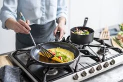 GreenPan Memphis Koekenpannenset - 3-delig - Zwart - Inductie - PFAS-vrij 32 GreenPan Memphis Koekenpannenset - 3-delig - Zwart - Inductie - PFAS-vrij -Babyproducten 1200x800 20