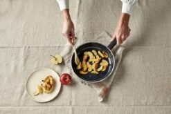 Demeyere Alu Cosi 3 Koekenpan - Ceraforce - 30 Cm - PTFE-vrij 9 Demeyere Alu Cosi 3 Koekenpan - Ceraforce - 30 Cm - PTFE-vrij -Babyproducten 1200x800 55