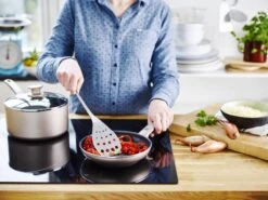 GreenPan Cambridge Hapjespan Met Deksel 28cm - Brons - Inductie - PFAS-vrij 16 GreenPan Cambridge Hapjespan Met Deksel 28cm - Brons - Inductie - PFAS-vrij -Babyproducten 1200x899 7