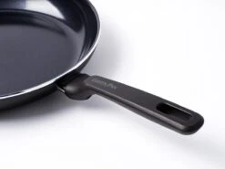 GreenPan Memphis Keramische Koekenpannenset - Ø24 + Ø28 Cm - PFAS-vrij 23 GreenPan Memphis Keramische Koekenpannenset - Ø24 + Ø28 Cm - PFAS-vrij -Babyproducten 1200x900 23