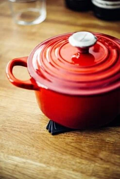 Le Creuset Signature Braadpan - 4,2 L - 24 Cm - Kersenrood -Babyproducten 801x1200 1