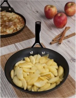 Le Creuset Koekenpan Les Forgées TNS - ø 28 Cm - Standaard Anti-aanbaklaag -Babyproducten 923x1200