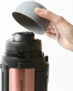 Lock&Lock Thermoskan - Isoleerkan - Thee En Koffie - Lekvrij - 1,5 Liter - RVS - Inklapbaar Handvat - Koper Roze 9 Lock&Lock Thermoskan - Isoleerkan - Thee En Koffie - Lekvrij - 1,5 Liter - RVS - Inklapbaar Handvat - Koper Roze -Babyproducten 967x1200